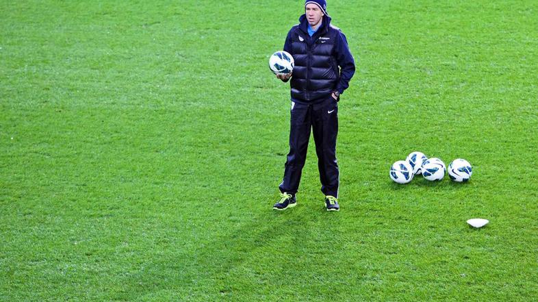 srečko katanec slovenska nogometna reprezentanca trening stožice