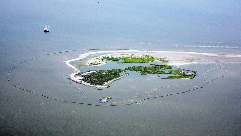 Naftni madež bo po ocenah strokovnjakov v petek dosegel obalo Floride. (Foto: Re