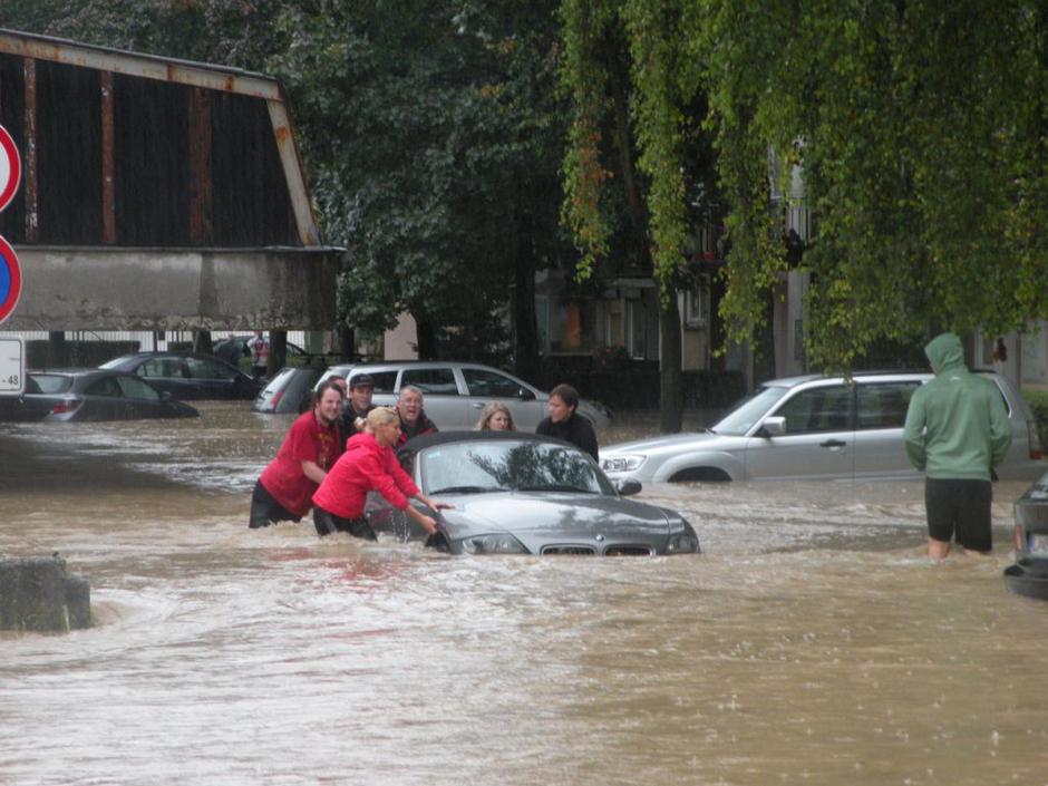 Poplavljen avtomobil | Avtor: Žurnal24 main
