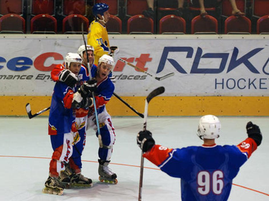 Slovenski inline hokejisti so premagali tudi branilce naslova svetovnih prvakov.