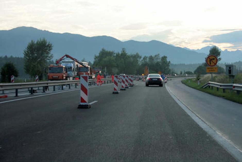 Delavci Darsa so se včeraj okoli pol devetih zvečer na začetku cestne zapore pre | Avtor: Žurnal24 main