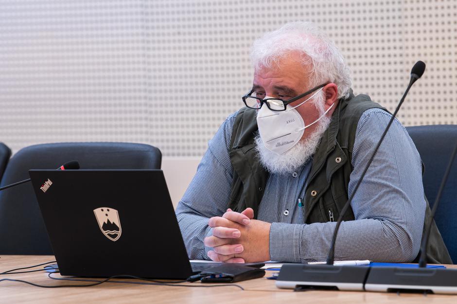 Vlada razpravlja o epidemiološki situaciji | Avtor: Vlada RS