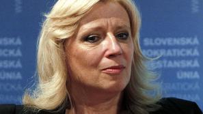 Slovaška premierka Iveta Radičová trdi, da bi posojilo povečalo javnofinančni pr