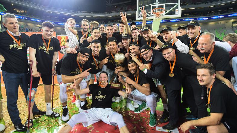 Prvaki Lige Nova KBM KK Olimpija