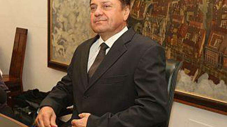 Zdi se, da si šef De SUS, Karel Erjavec, zaman želi Jankovića za mandatarja.