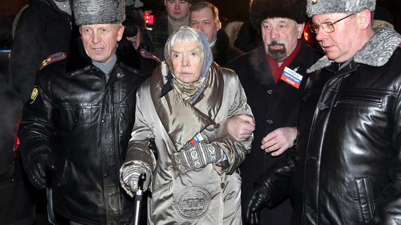 Ljudmilo Aleksejevo je napadel neznanec. Napad je zabeležila tudi kamera. (Foto: