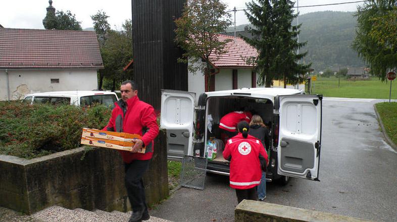 Fotografije %C4%8Dlanov Obmo%C4%8Dnega zdru%C5%BEenja RK Kranj, ki so pomagali v