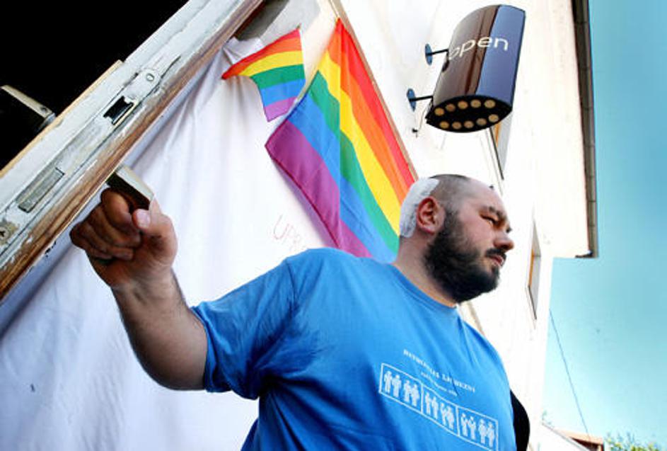 Napadalci na Blažiča bodo morali v zaporu odsedeti leto in pol. (Foto: Boštjan T