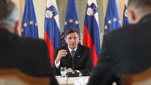 Posvet o privatizaciji pri Pahorju