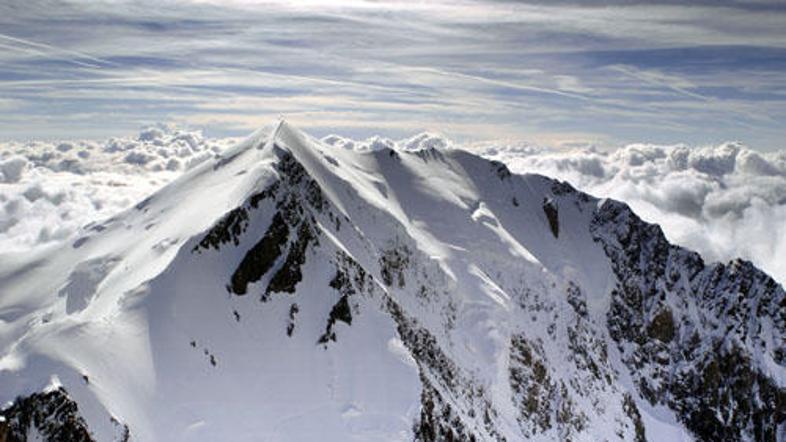 Mont Blancu so namerili kar 4810,90 metra nadmorske višine.