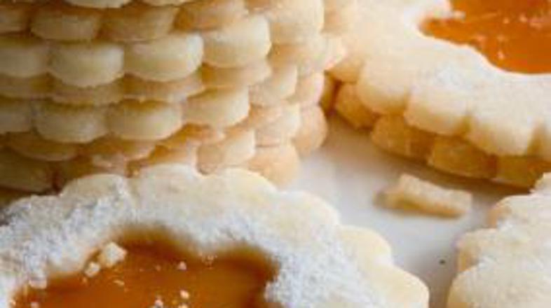 Med prazniki z dobrotami ne skoparite.