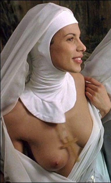 Nesramežljiva Elisabetta ima veliko talentov...