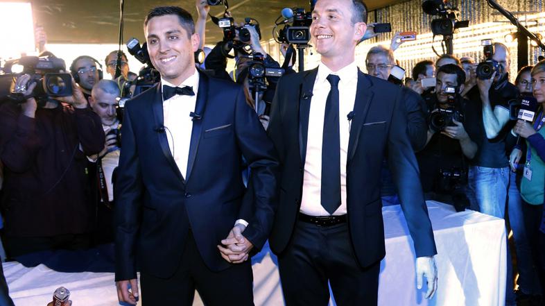 razno 29.05.13. poroka, istospolni, gej, Bruno Boileau (L) and Vincent Autin hol