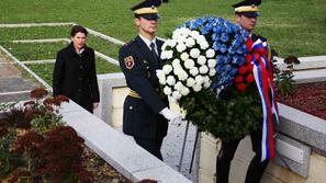 Polaganje vencev na Teharju