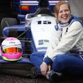 Dijakinja Alice Powell se odkrito spogleduje s formulo 1. (Foto: www.alice-powel