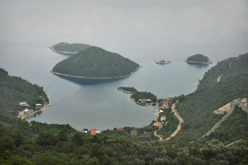 V okolico otoka Mljeta vsako leto priplava ogromna količina smeti. (Foto: Pixsel | Avtor: Žurnal24 main