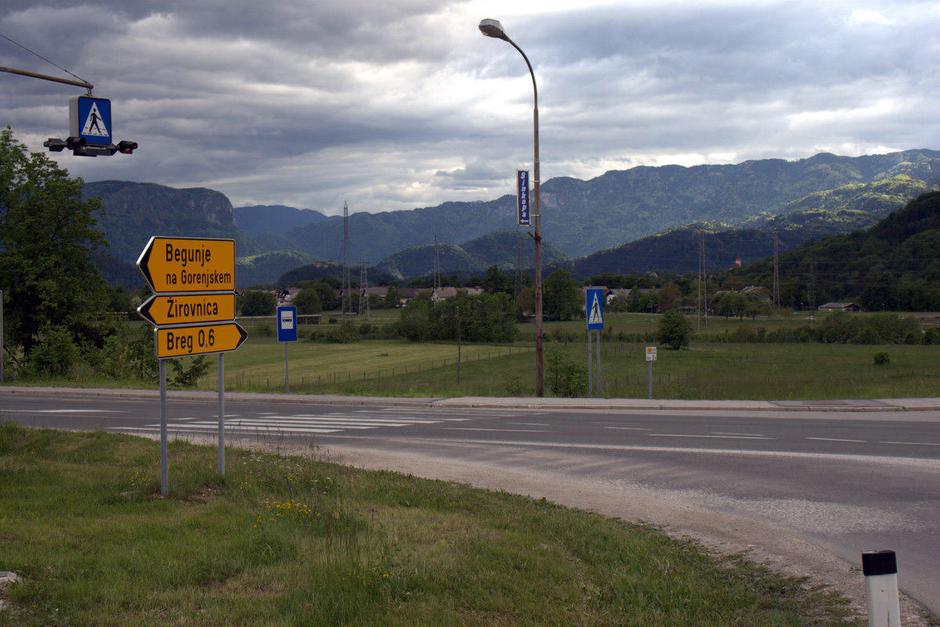 Med avtocesto in regionalno cesto bo obrtno-podjetniška cona Žirovnica s trgovin | Avtor: Žurnal24 main
