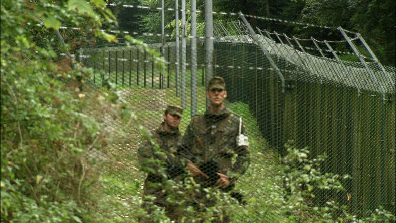 Ob 20.45 si lahko ogledate dokumentarni film Vrabčev dan, v katerem se je Philip