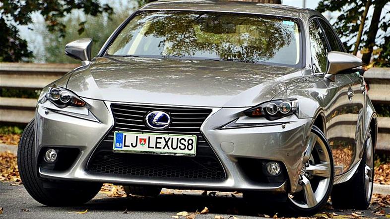 Lexus IS