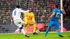 Welbeck Handanović Anglija Slovenija Wembley