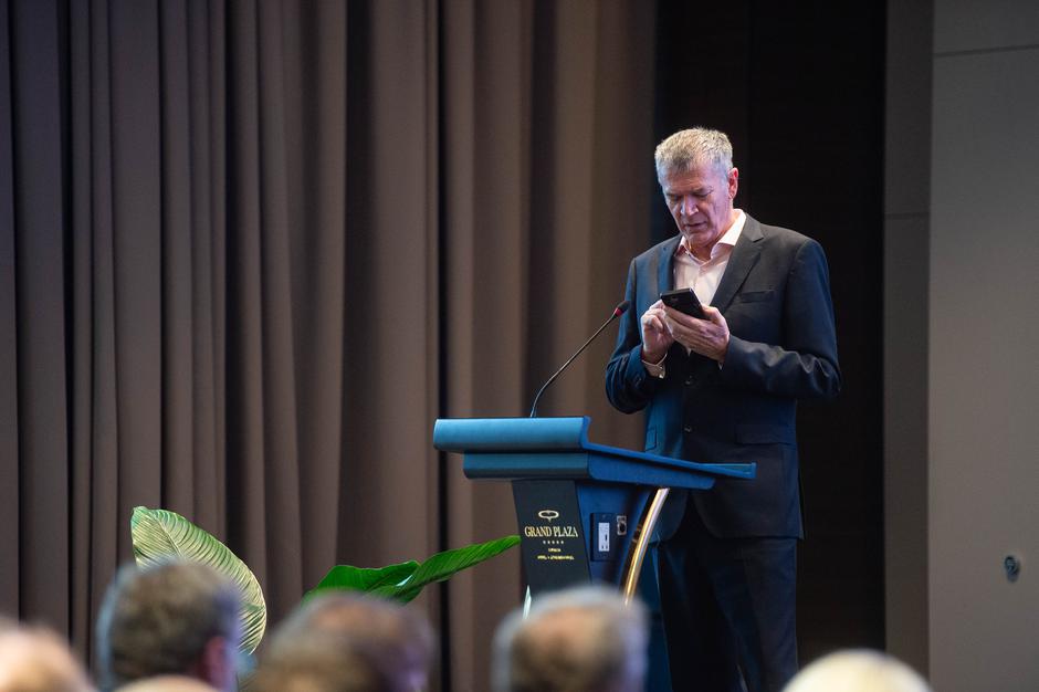 SLAIF | Avtor: Anže Petkovšek