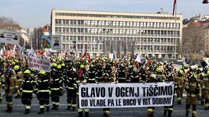 protestni shod poklicnih gasilcev