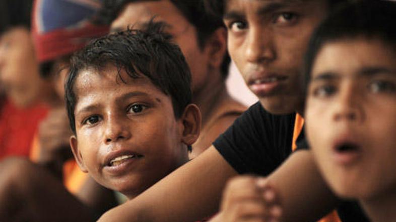 Otroci šolo najpogosteje opustijo, ker si morajo zaslužiti za preživetje.