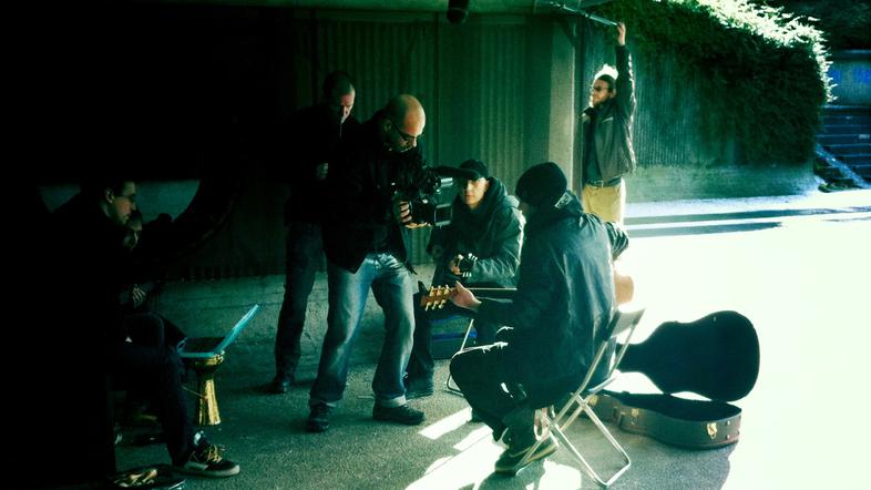 Takole je Siddharta v podhodu preigravala svoje pesmi. (Foto: Osebni arhiv)