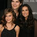 Hči Tallulah Willis in mati Demi Moore, med njima Ashton Kutcher, Demijin mož