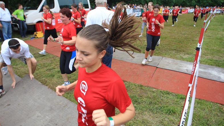 Če želite visokoresolucijsko fotografijo, nam pošljite elektronsko sporočilo na 