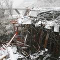 Betonska konstrukcija je pod seboj pokopala več delavcev. FOTO: AFP