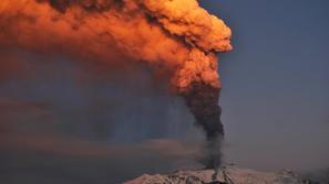 Ognjenik Etna v Italiji se je v začetku januarja 2012 znova prebudil.