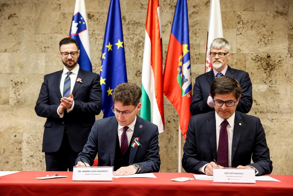 Podpis pisma o nameri o sodelovanju med Kranjem in Székesfehérvárjem | Avtor: Saša Despot / Mediaspeed