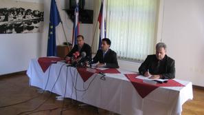 Na tiskovni konferenci sta o obsežni preiskavi spregovorila Janez Lovrec, vodja 