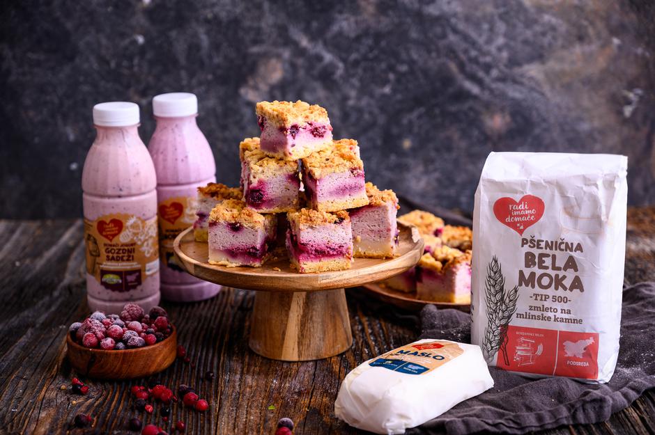 Jogurtova pita z gozdnimi sadeži | Avtor: Midva kuhava Mercator