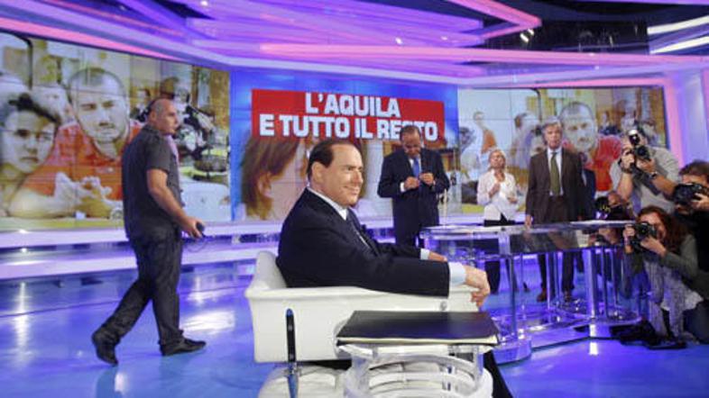 Berlusconi se zaman trudi v svojih nastopih na televiziji popraviti svoj ugled.