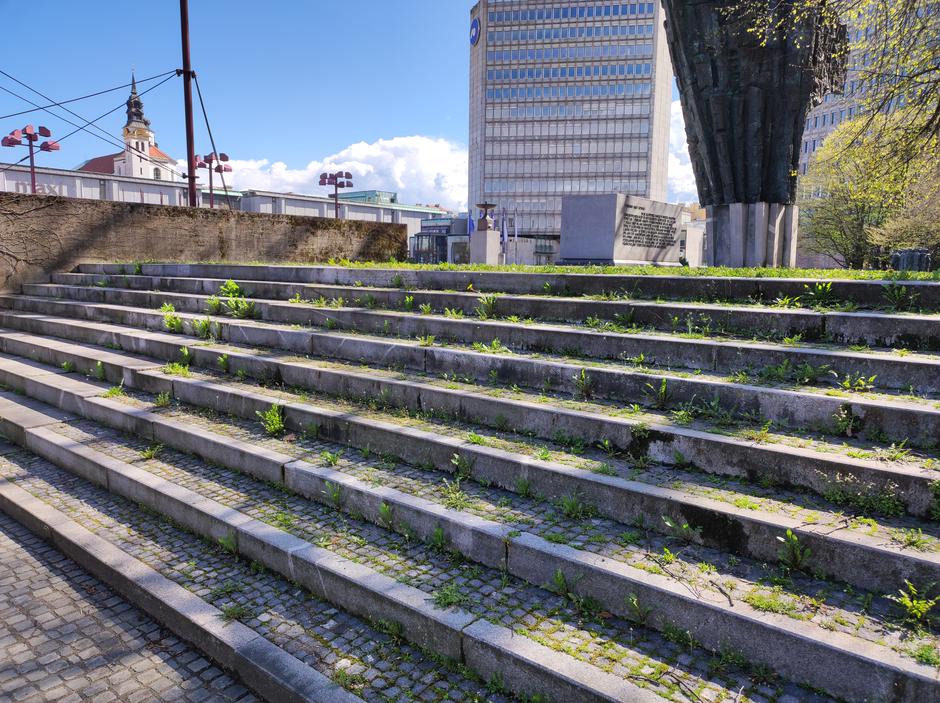 Neurejeno stopnišče na Trgu republike | Avtor: Žurnal24 