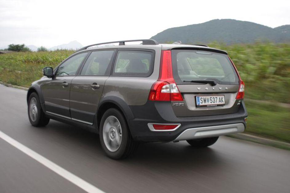 XC70 prepriča z razkošjem in udobno vožnjo, pa tudi uporabnostjo.