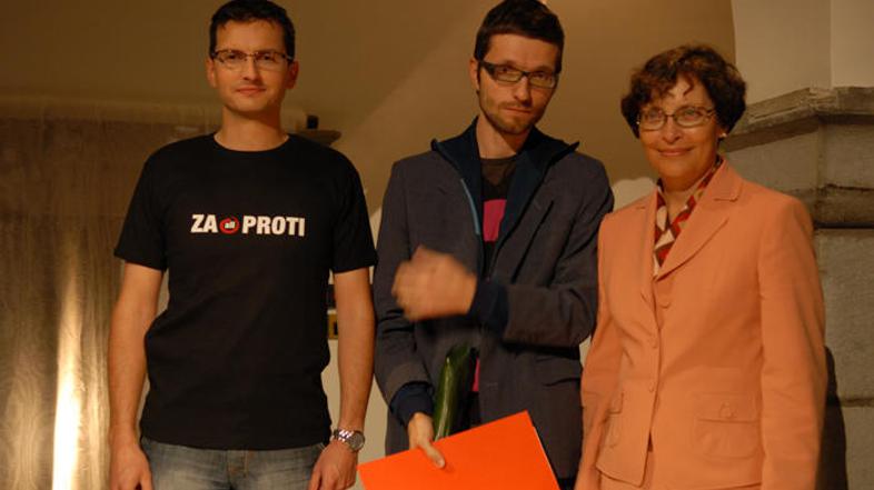 Najbolj družbenokritično majico sta izdelala Jure Sotler in Marko Bauer, ki je –