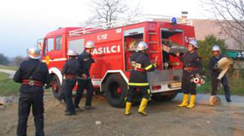 Požar je pogasilo okoli 70 gasilcev.