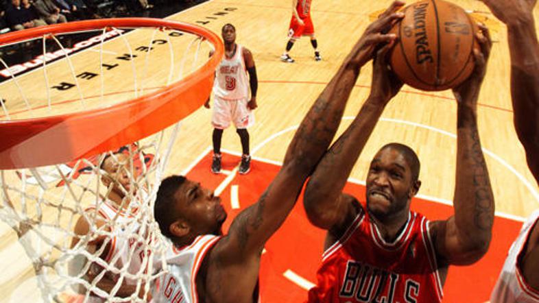 Chicago Bullsi so v domači dvorani v končnici premagali Miami Heate.