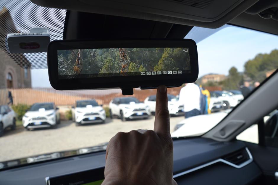 Digitalno ogledalo v toyoti RAV4 | Avtor: Gregor Prebil