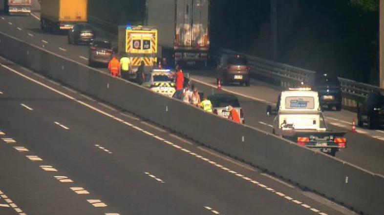 Prometna nesreča in zastoj na dolenjski avtocesti