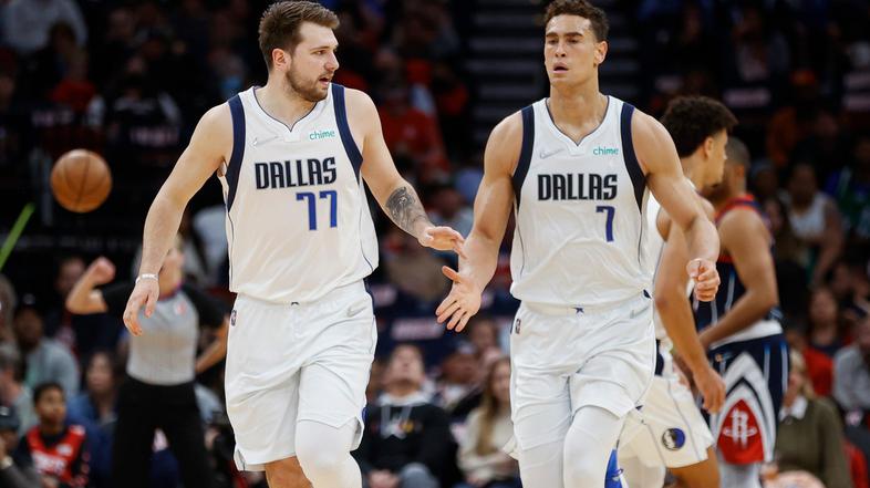 Luka Dončić, Dwight Powell