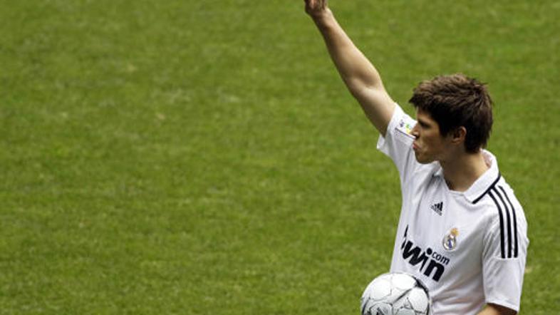 V Madridu so v zimskem prestopnem roku za Huntelaarja in Diarraja skupaj plačali