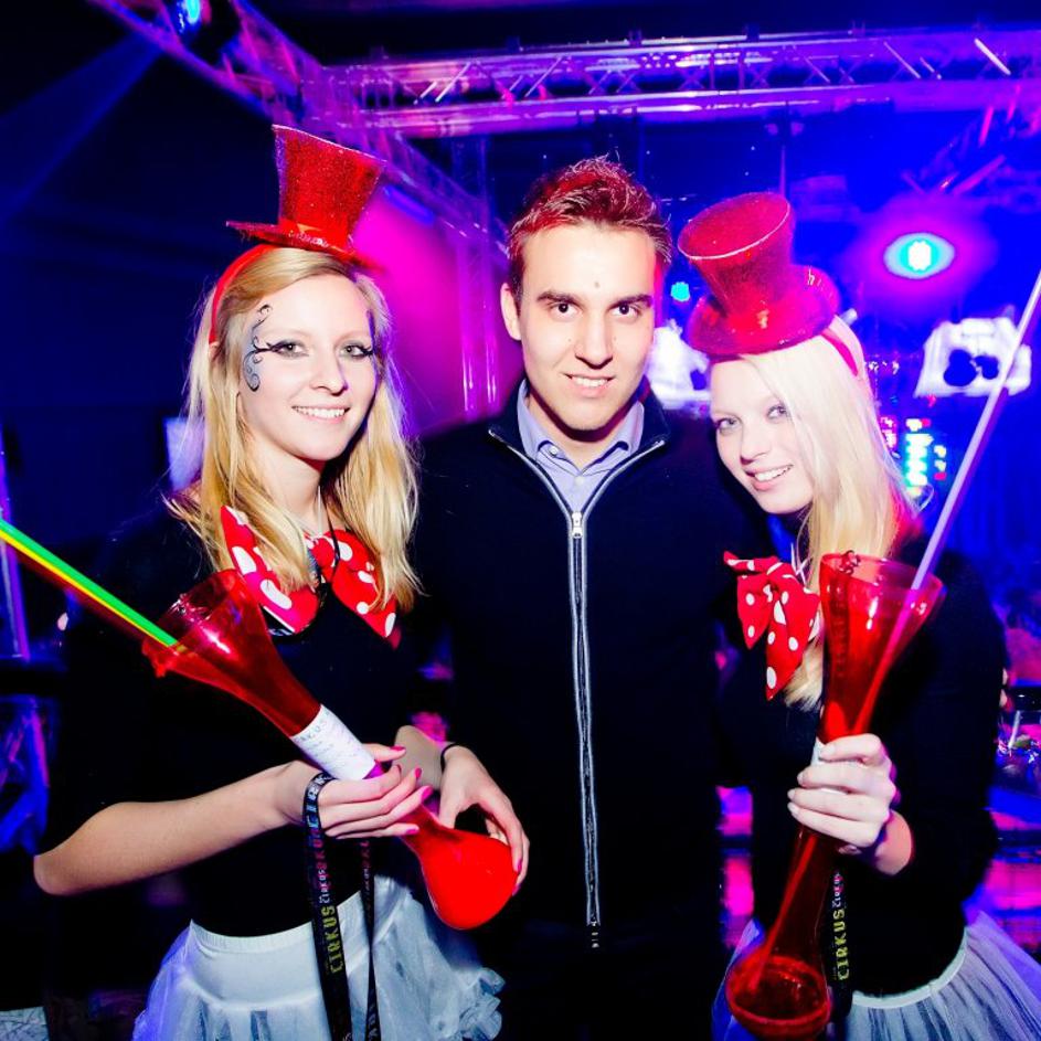 Scott Langley zavzel Cirkus