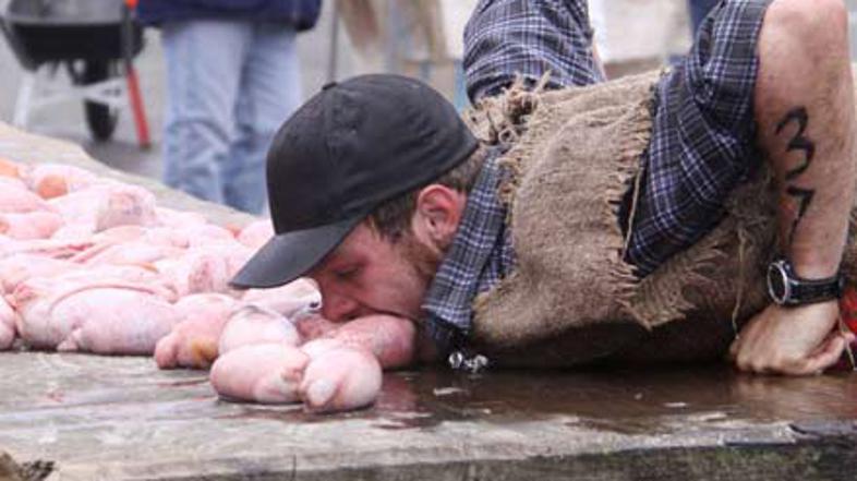 Tekmovalci so se naloge lotili zavzeto.