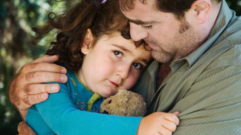 Starši se velikokrat ne zavedajo, kako njihovi otroci po ločitvi trpijo.