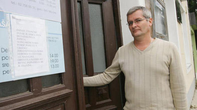 Zdravnik Miro Lasbaher je v znamenje protesta za dva dni zaprl ambulanto. Foto: 