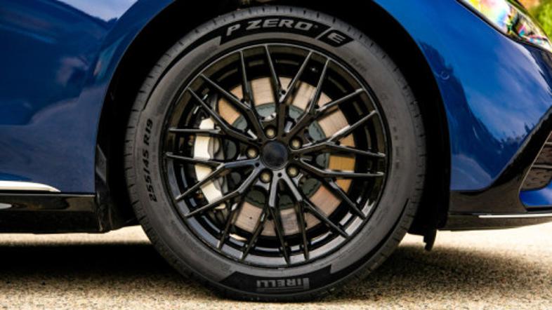 Pirelli P Zero E